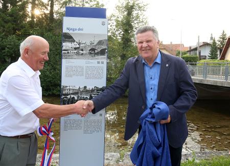 ODKRITJE HISTORIČNIH TABEL 20 FOTO LJUBO VUKELIČ